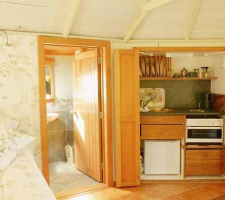 The Summerhouse, Ideal Akaroa Location. Daire Dış mekan fotoğraf